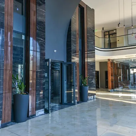 Апартхотел Lazuren Briag Private Бургас
