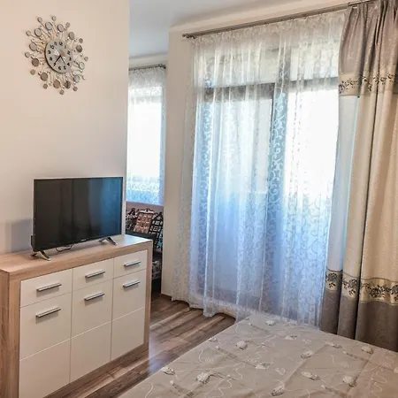Lazuren Briag Private Aparthotel *