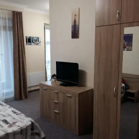 Lazuren Briag Private *